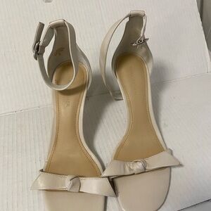 Marc Fisher bow heels beige women size 9m